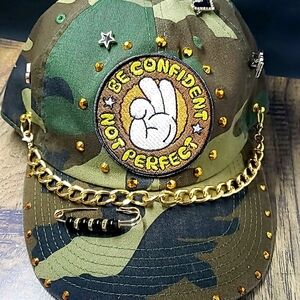 Camouflage Be Confident Not Perfect Hat